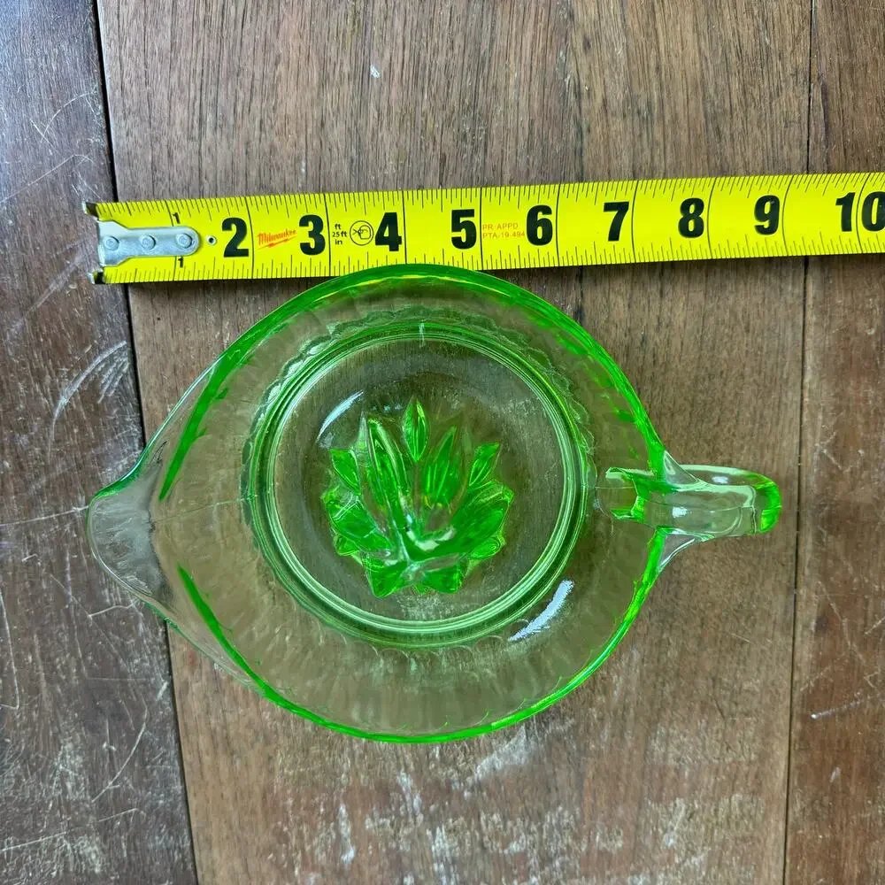 Depression Era Green Vaseline Uranium Fruit‎ Juicer Reamer